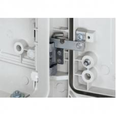 NSYRETPLA - Door retainer for vers.PLA PLAZ and PLAT -opening110º, Schneider Electric